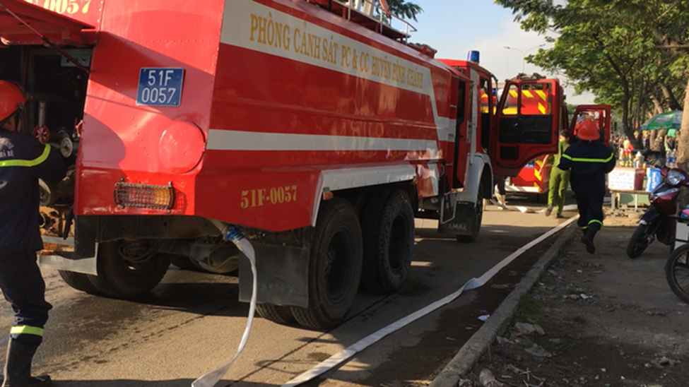 TP.HCM: 8 căn nhà bị cháy rụi sau cơn hỏa hoạn, may mắn không có ai thương vong-3