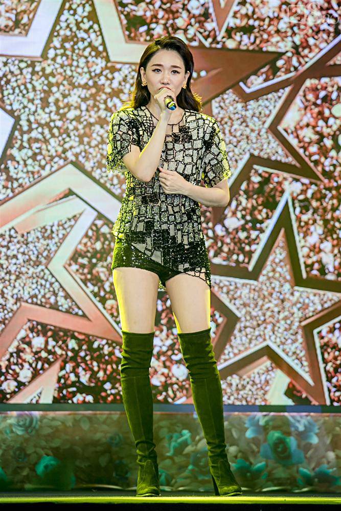 Thoát mác mỹ nhân nhạt nhoà, Hari Won trở thành Nữ hoàng thảm đỏ năm 2018-2