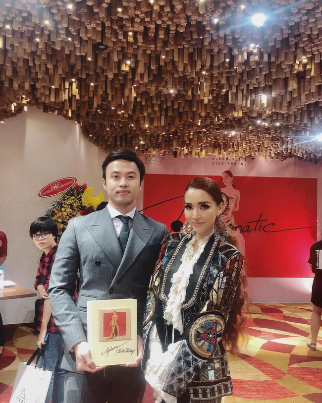 Shark Khoa khoe ảnh cực tình tứ với Bích Phương, dân mạng hân hoan vì năm nay gái ế quốc dân sẽ lấy chồng?-2