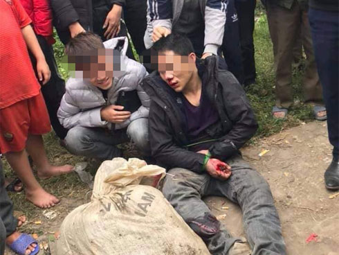 Chọn nhầm nhà để ăn trộm, kẻ gian bỗng dưng phải còng lưng bê vác rồi bất lực bỏ lại chậu mai-8