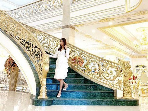 Phô bày cuộc sống giàu sang đến Hà Tăng cũng phải 