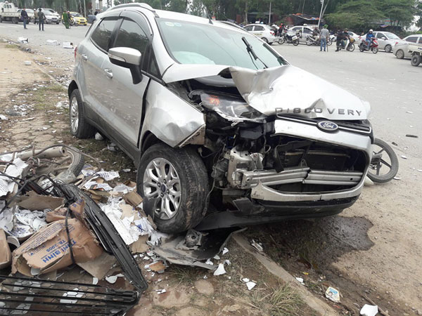 Xô bà bầu ngã giữa đường, tài xế Grab vội bỏ chạy nhưng vị khách ngồi sau lại hành xử gây chú ý-1