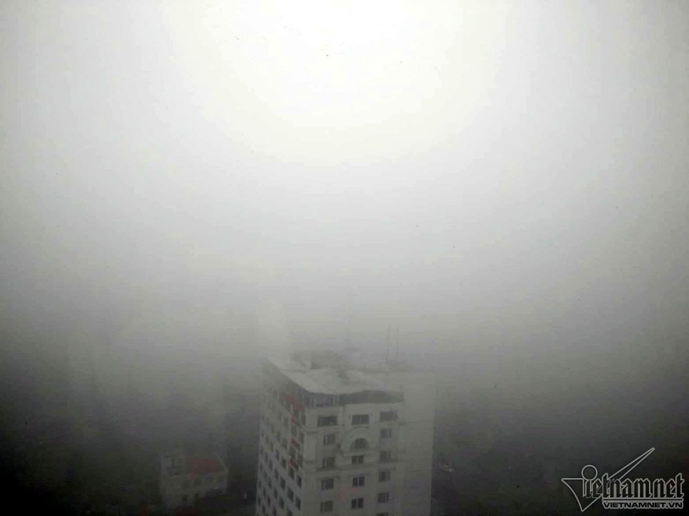 Hà Nội đặc quánh sương mù, cao ốc mất hút-11