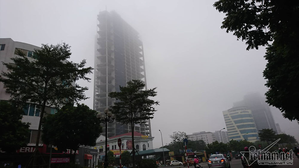 Hà Nội đặc quánh sương mù, cao ốc mất hút-12