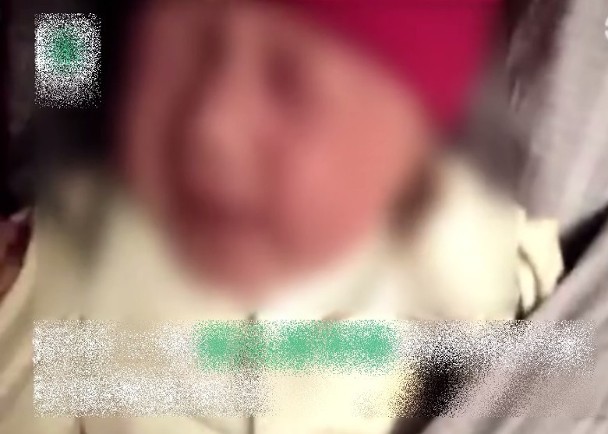 Người mẹ đăng video đánh con 2 tháng tuổi, khi biết nguyên nhân cư dân mạng phẫn nộ đòi bắt giam cả bố lẫn mẹ-1