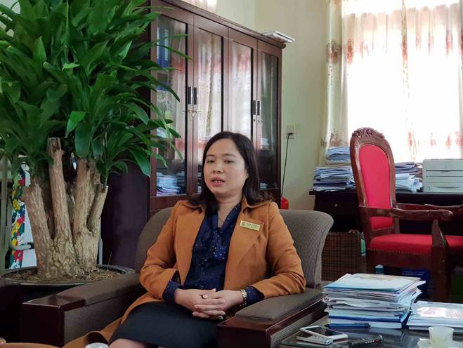 Học sinh lớp 6 lấy 30 triệu đồng của bố đi chia cho cả lớp-2