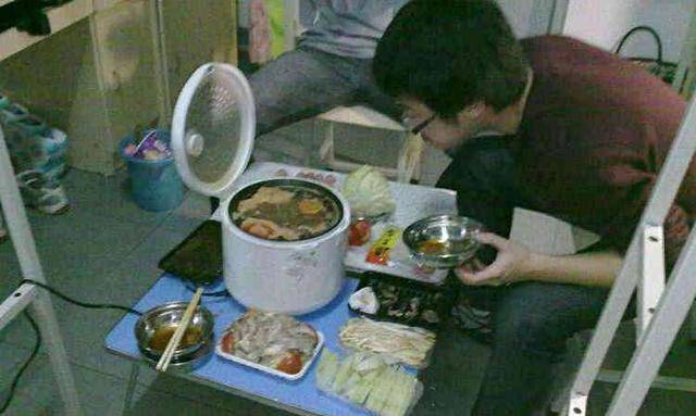 Tuyệt chiêu nấu cơm sinh viên bá đạo”, dân tình thốt lên: Học làm gì, đi làm bếp trưởng ngay”-10