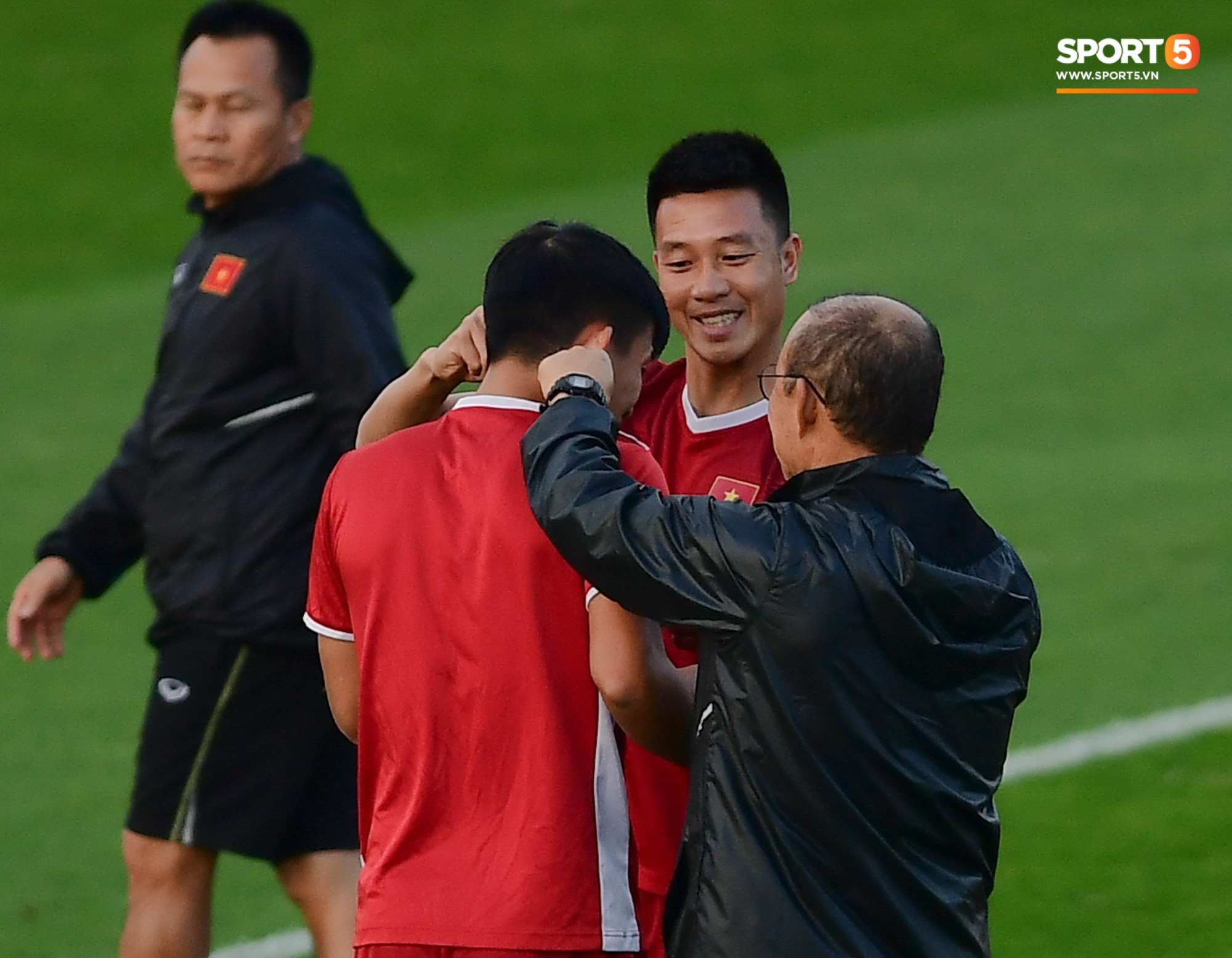 Xuân Trường cười tỏa nắng trong buổi tập trước trận ra quân tại Asian Cup 2019-6