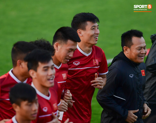 Xuân Trường cười tỏa nắng trong buổi tập trước trận ra quân tại Asian Cup 2019-9