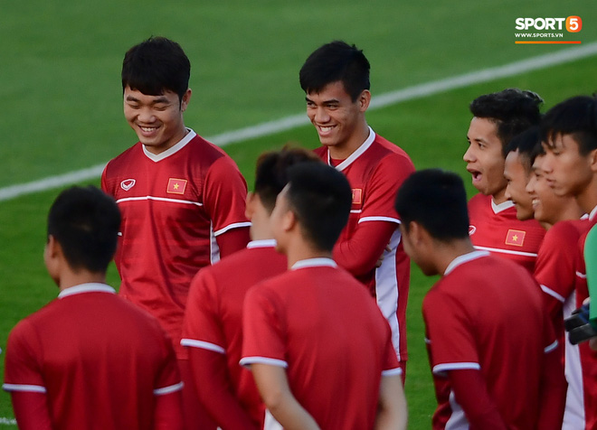 Xuân Trường cười tỏa nắng trong buổi tập trước trận ra quân tại Asian Cup 2019-4