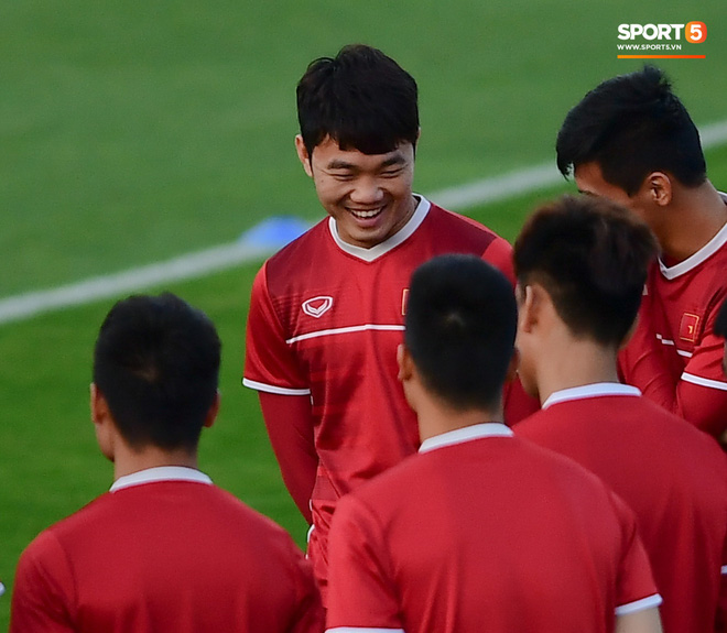 Xuân Trường cười tỏa nắng trong buổi tập trước trận ra quân tại Asian Cup 2019-3
