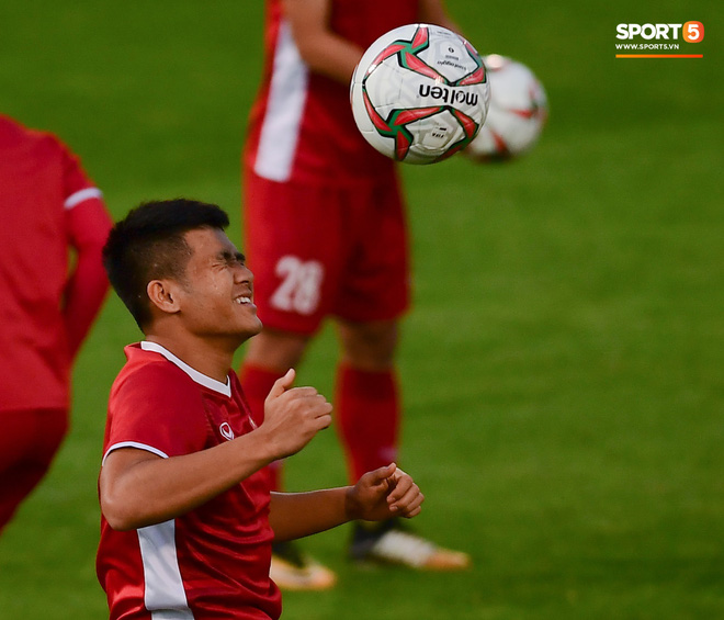 Xuân Trường cười tỏa nắng trong buổi tập trước trận ra quân tại Asian Cup 2019-13