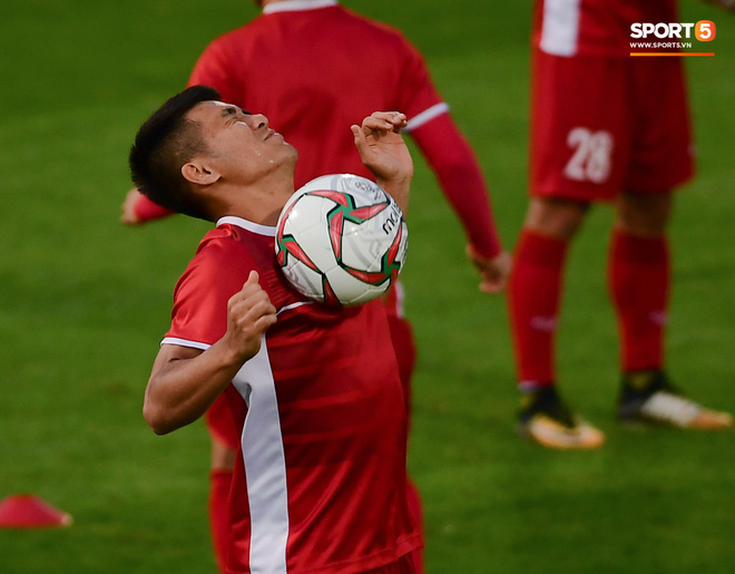 Xuân Trường cười tỏa nắng trong buổi tập trước trận ra quân tại Asian Cup 2019-12