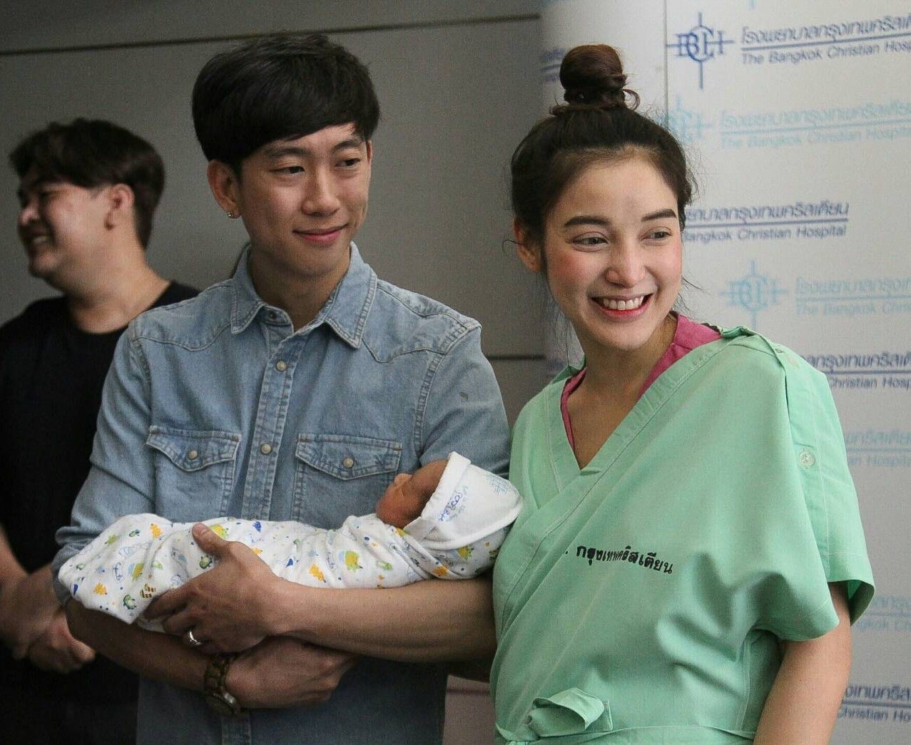 Đời sóng gió của mỹ nhân Thái: 20 tuổi phát hiện bí mật động trời về thân thế, một mình nuôi con-4