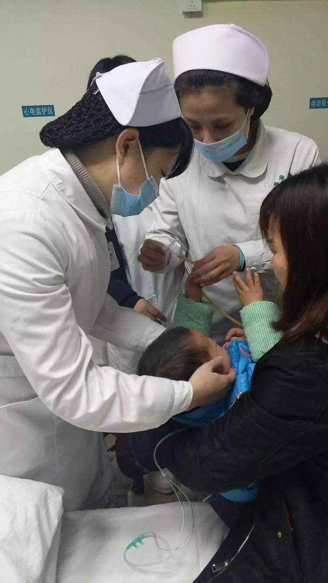 Sau khi tiêm phòng, đứa trẻ 2 tuổi lập tức bị khó thở chỉ vì sơ suất của người mẹ-1