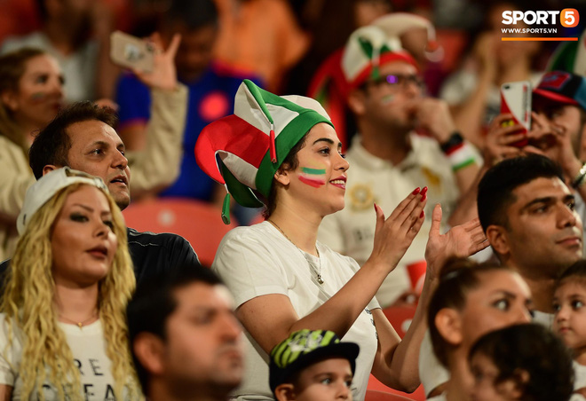 Ngất ngây với vẻ đẹp của fangirl Iran trong ngày đội nhà giành chiến thắng đậm trước Yemen-11