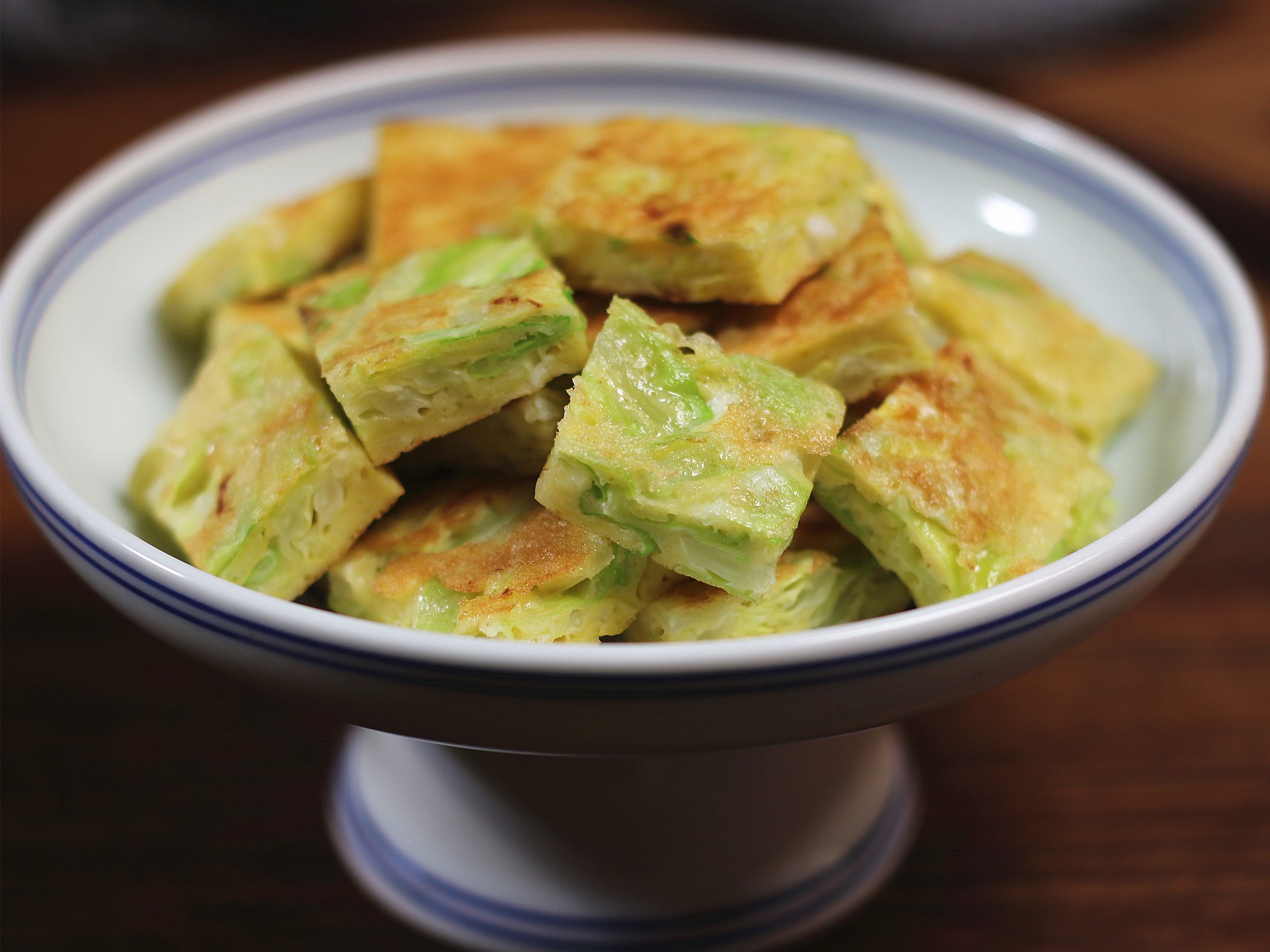 Làm bánh bắp cải chiên cho bữa sáng lạ miệng mà ngon tới không ngờ-2