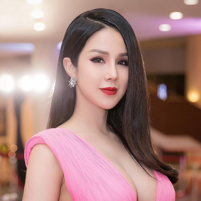 Diệp Lâm Anh tại WeChoice Awards: Quá đỗi xinh đẹp nhưng bất ngờ nhất là có thể khiến người khác thất nghiệp vì điều này-5