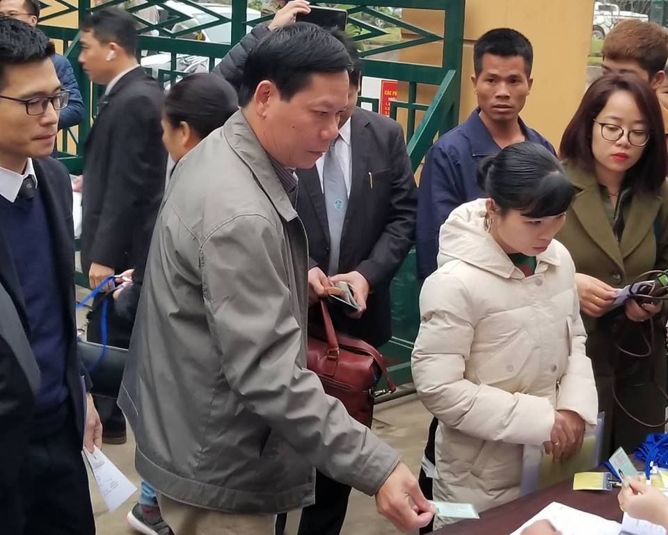 Hoãn phiên tòa do bác sĩ Hoàng Công Lương vắng mặt-1