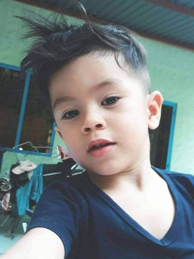 Tự tay cạo đầu còn bị mẹ dìm hàng, cậu bé vẫn khiến dân mạng trầm trồ bởi gương mặt chuẩn soái ca tương lai-7