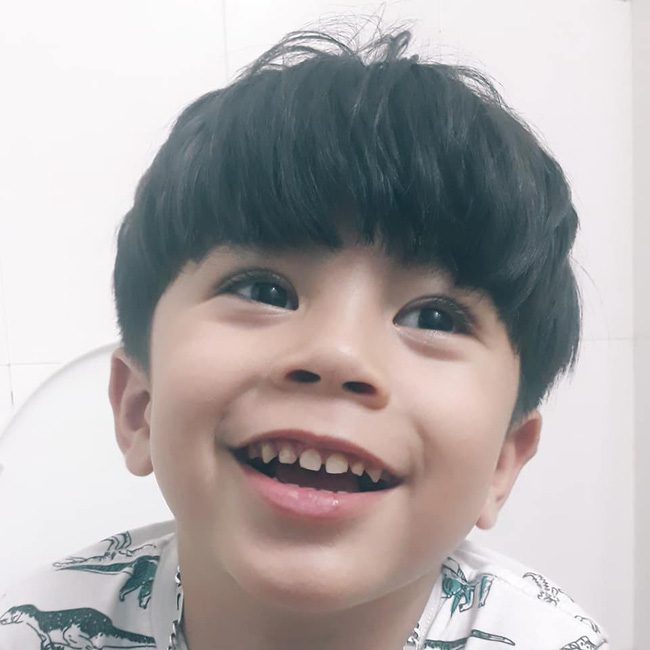 Tự tay cạo đầu còn bị mẹ dìm hàng, cậu bé vẫn khiến dân mạng trầm trồ bởi gương mặt chuẩn soái ca tương lai-10