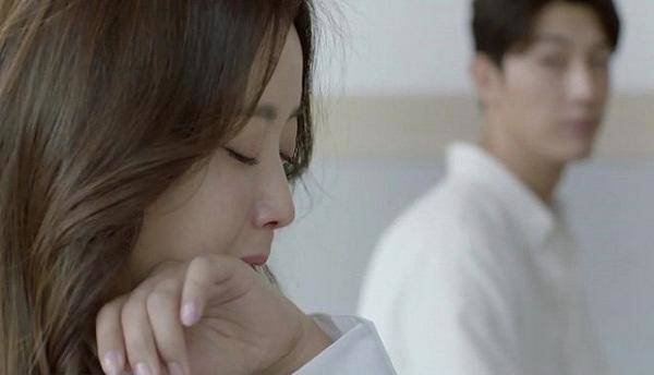 Choáng với cảnh chồng sửa điện giúp em hàng xóm ngây thơ-2