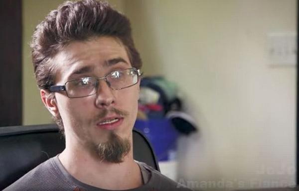 Bị gia đình coi là gái hư, cô gái phải quỳ xin bạn trai quan hệ vì khác người-3