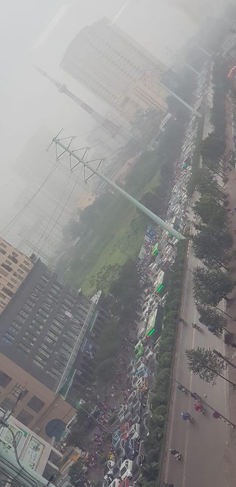 Tắc đường kinh hoàng ở Hà Nội sáng nay: Qua 20 cái đèn xanh rồi mà vẫn không thể di chuyển-7