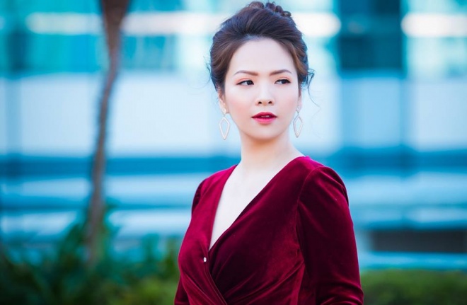 Gái 2 con Đan Lê khoác áo nhung, tóc cài xỏa đẹp bất chấp thời gian-4