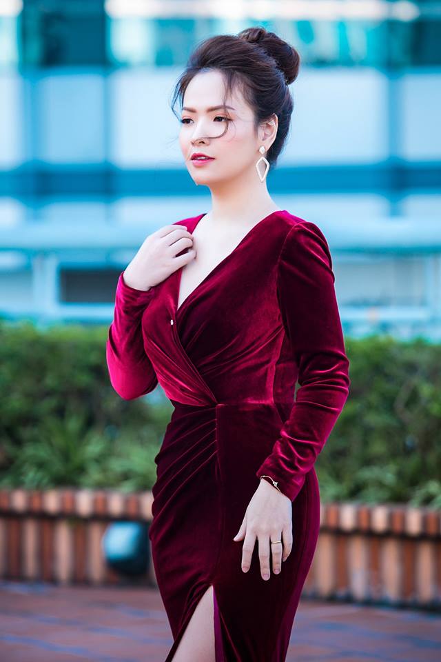 Gái 2 con Đan Lê khoác áo nhung, tóc cài xỏa đẹp bất chấp thời gian-7