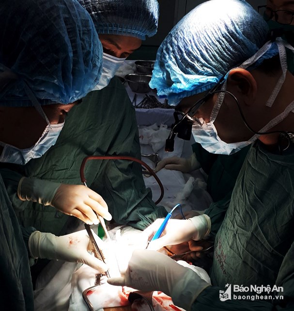 Nghệ An: Cứu sống bệnh nhân vỡ tim do tai nạn lao động-1