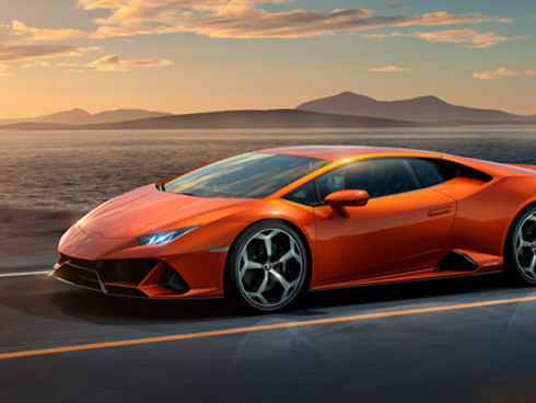 Xe mạ vàng bị tạm giữ vì gây chói mắt người đi đường-3