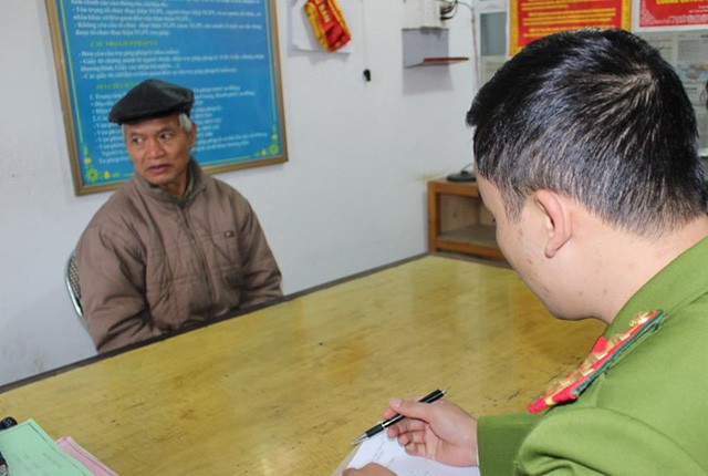 Thầy giáo về hưu dùng búa sát hại con trai: Nạn nhân đã tự chặt ngón tay-1