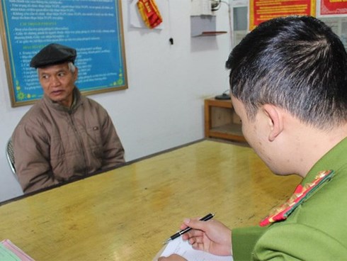 Thầy giáo về hưu dùng búa sát hại con trai: Nạn nhân đã tự chặt ngón tay