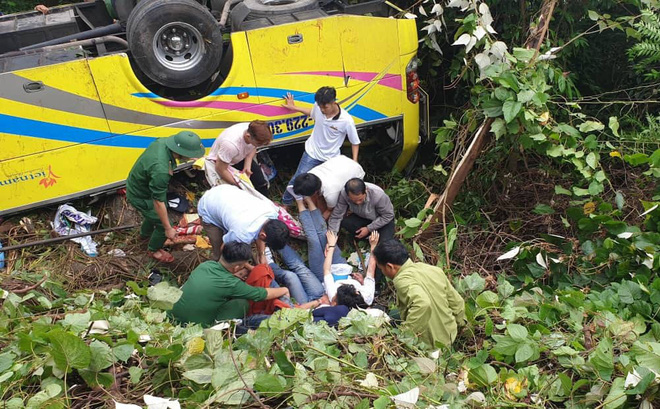 Hiện trường kinh hoàng vụ xe khách chở hàng chục sinh viên lao xuống vực sâu ở đèo Hải Vân-1