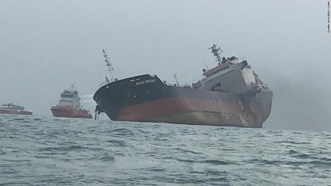 Tàu chở dầu treo cờ Việt Nam bốc cháy dữ dội ngoài khơi Hong Kong, có người thiệt mạng-5