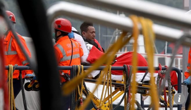 Tàu chở dầu treo cờ Việt Nam bốc cháy dữ dội ngoài khơi Hong Kong, có người thiệt mạng-1