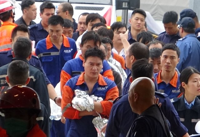 Tàu chở dầu treo cờ Việt Nam bốc cháy dữ dội ngoài khơi Hong Kong, có người thiệt mạng-2