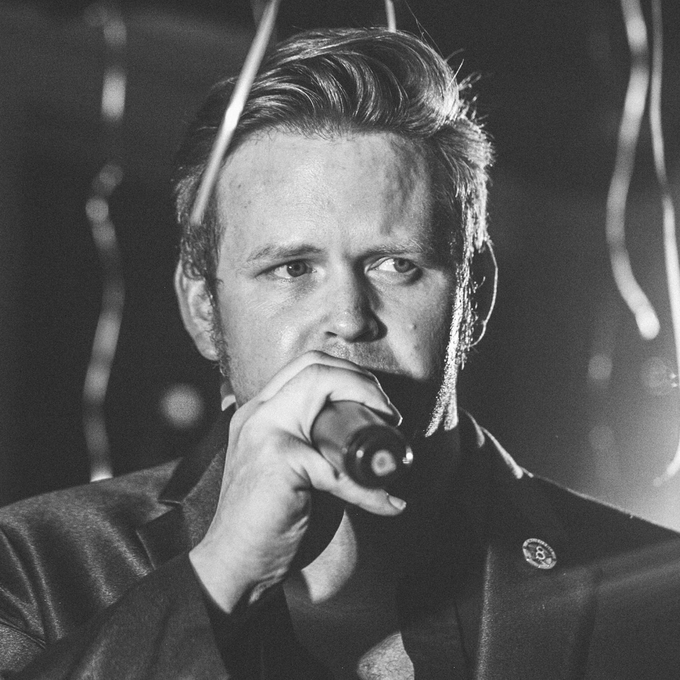 Lần đầu rò rỉ ảnh chụp cả gia đình Elly Trần, chồng tin đồn của cô gây choáng váng vì diện mạo hiện tại-4