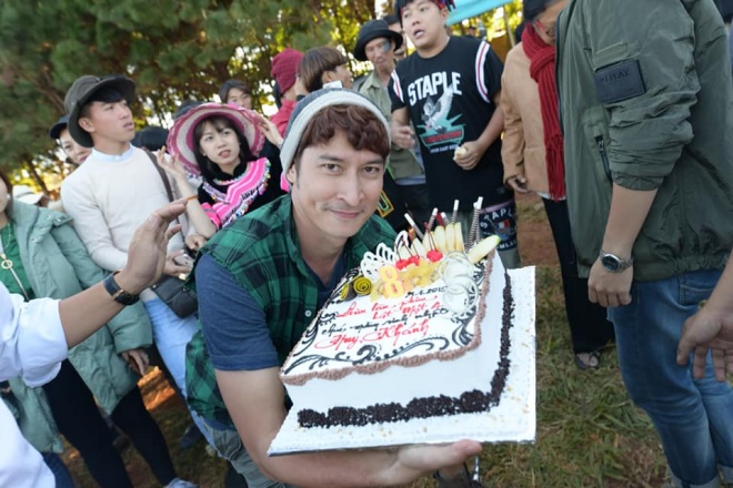 Bà xã thừa nhận nhiều lúc mệt mỏi vì Huy Khánh: Người đàn ông không bao giờ chịu trưởng thành lại còn rất yếu đuối-13