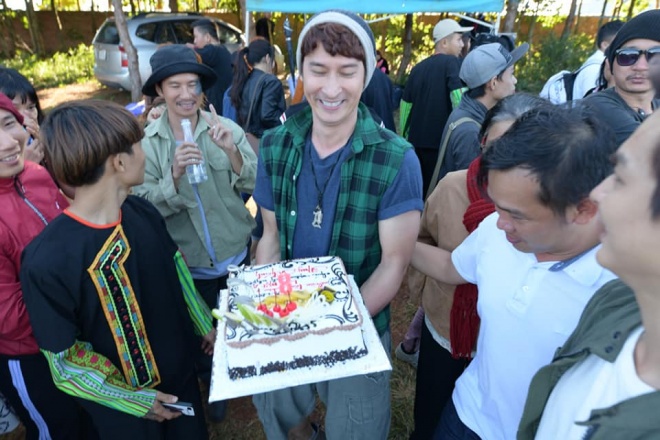 Bà xã thừa nhận nhiều lúc mệt mỏi vì Huy Khánh: Người đàn ông không bao giờ chịu trưởng thành lại còn rất yếu đuối-7