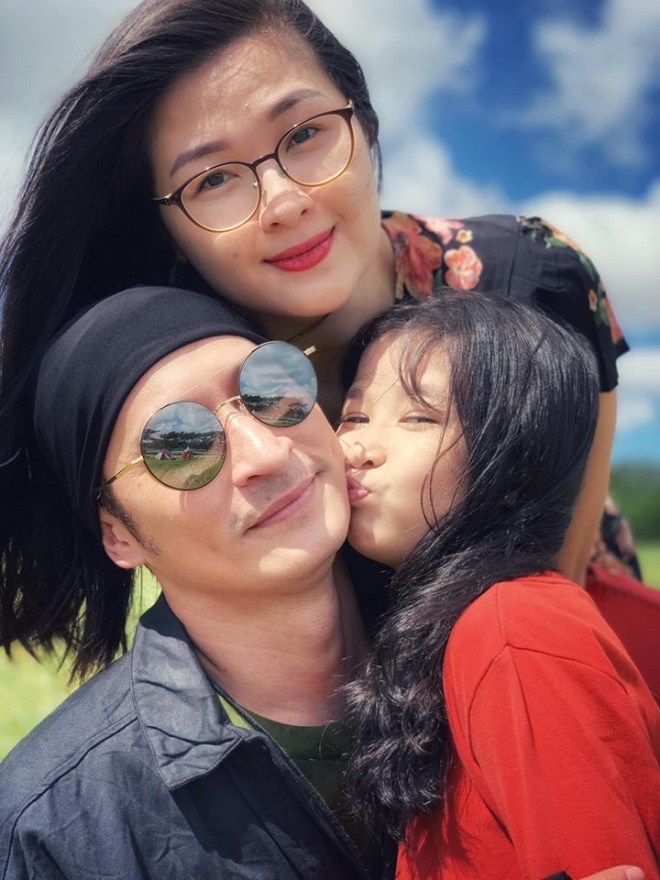 Bà xã thừa nhận nhiều lúc mệt mỏi vì Huy Khánh: Người đàn ông không bao giờ chịu trưởng thành lại còn rất yếu đuối-1