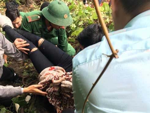 Chưa từng có: Mưa và tuyết cùng rơi phủ trắng Fansipan-1