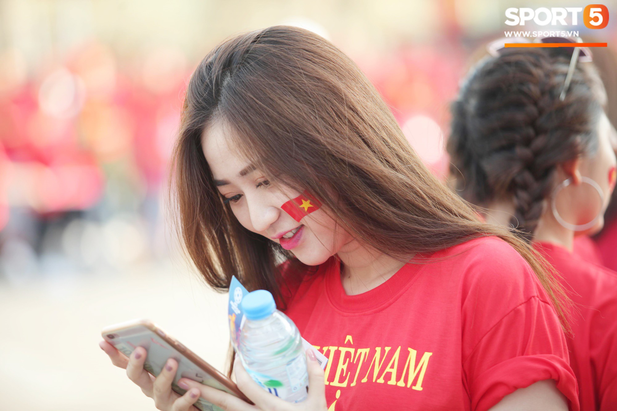 Dàn fangirl xinh đẹp tiếp lửa cho đội tuyển Việt Nam trước trận gặp Iraq-6