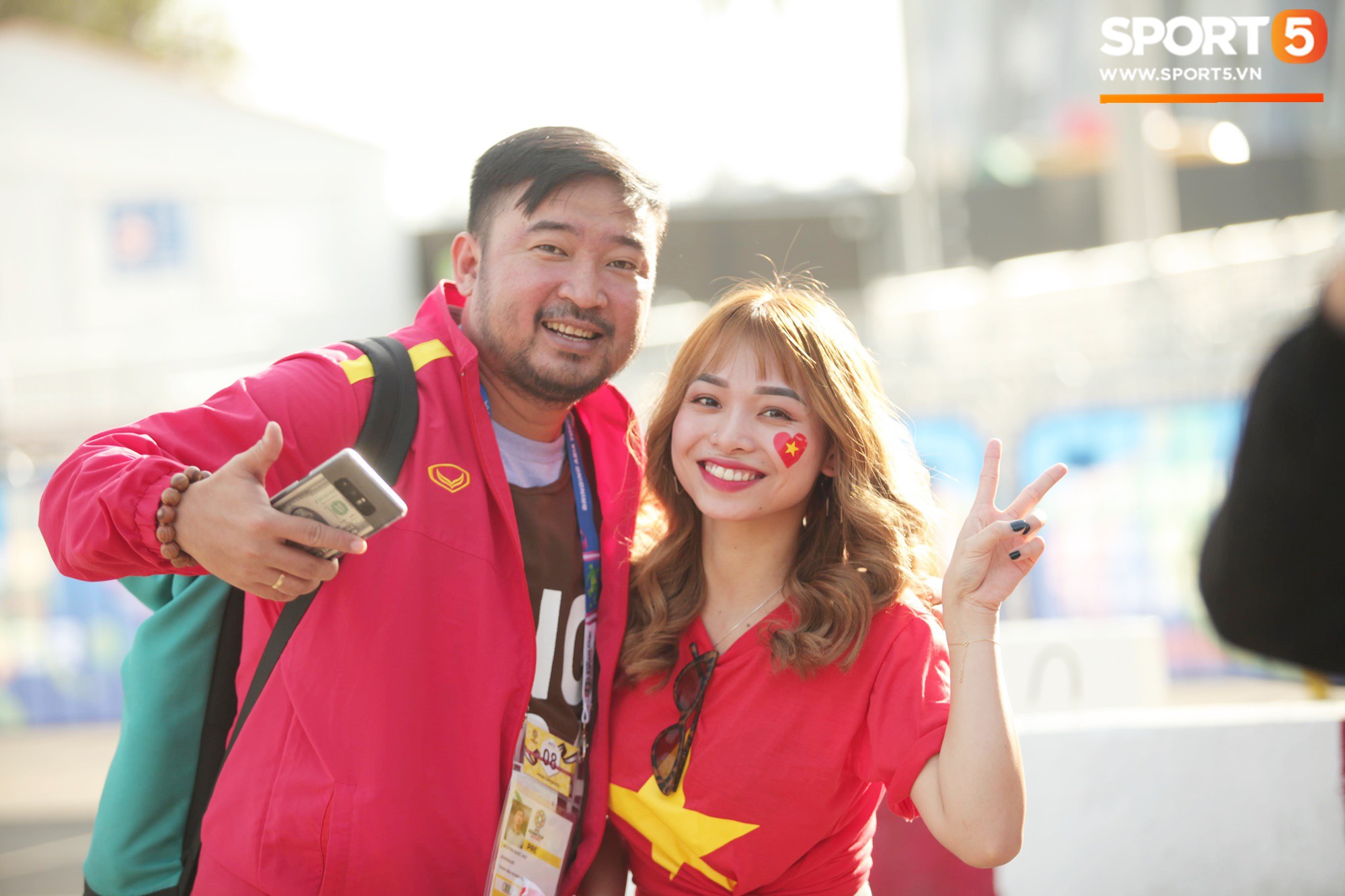 Dàn fangirl xinh đẹp tiếp lửa cho đội tuyển Việt Nam trước trận gặp Iraq-5