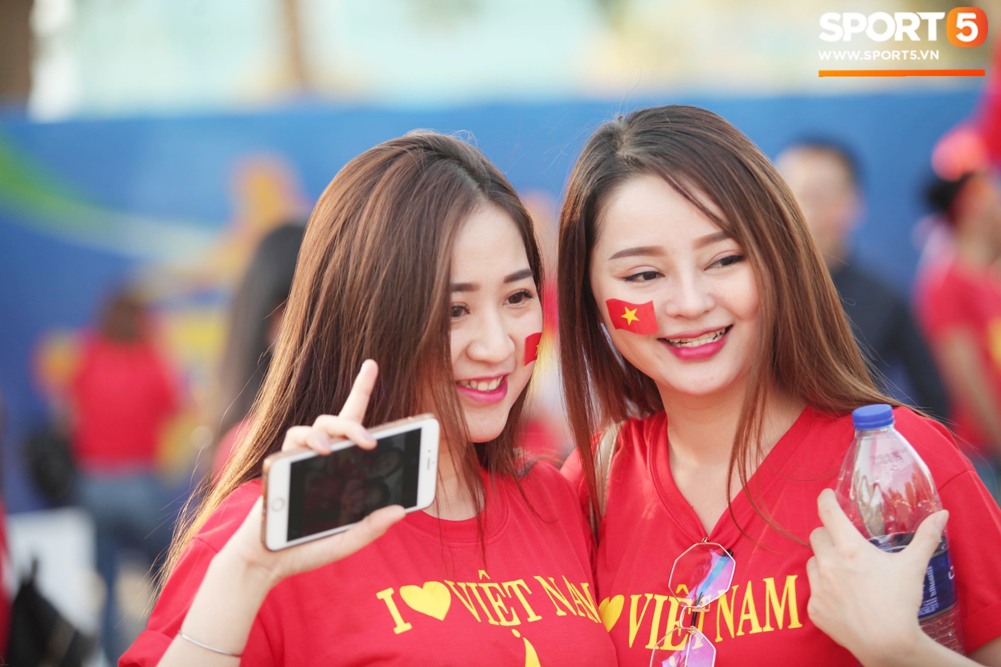 Dàn fangirl xinh đẹp tiếp lửa cho đội tuyển Việt Nam trước trận gặp Iraq-4