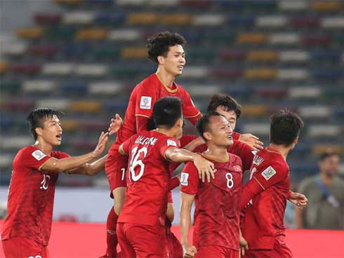 ĐT Việt Nam tập luyện trở lại trong không khí trầm buồn-1