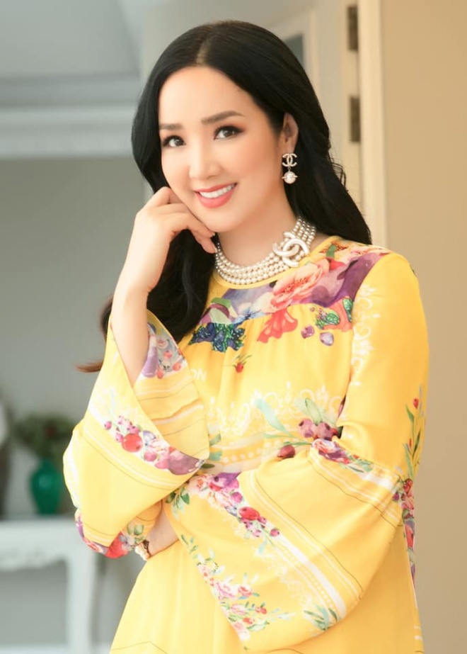 Hoa hậu Đền Hùng Giáng My diện đầm vàng khoe sắc xuân rạng rỡ-3