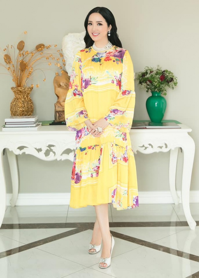 Hoa hậu Đền Hùng Giáng My diện đầm vàng khoe sắc xuân rạng rỡ-5