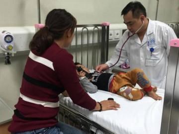 3 cháu nhỏ nhập viện vì uống nhầm thuốc người lớn, bác sĩ vạch rõ nguyên nhân do bố mẹ